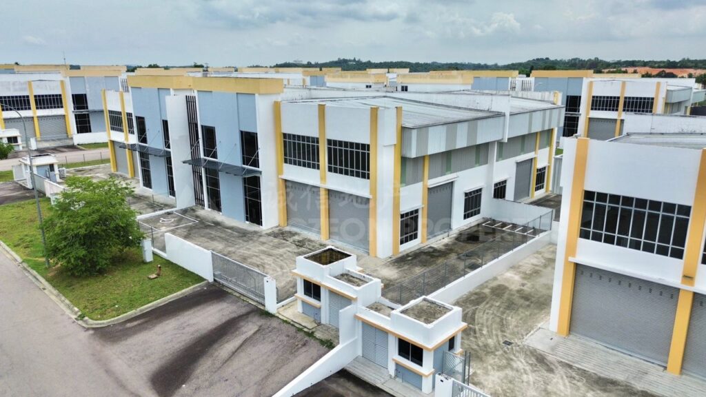 Double Storey Cluster Factory 

Land Size : 8,585 sq.ft
Key Feature : 
-Light Industry
-Unifi : High Speed Broadband
-Free Loan Legal Fee

Remark : Maintenance Fee RM 0.04 sen base on land size